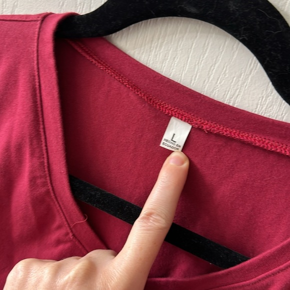 Comfy T-shirt from Ecuador with Cotopaxi mountain. - Picture 4 of 4